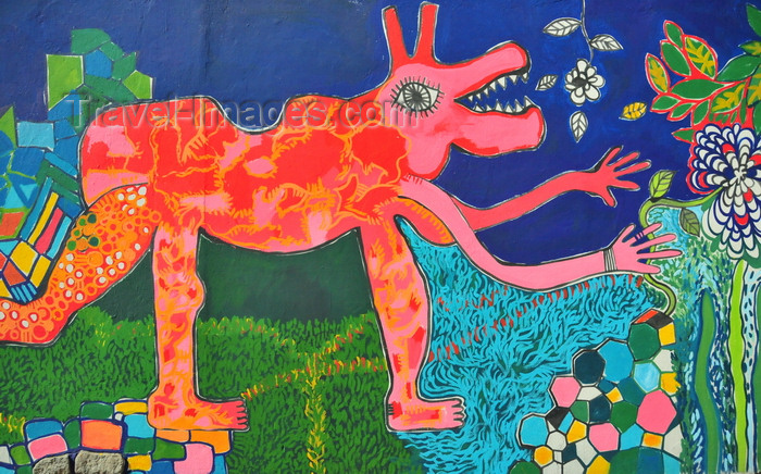 ecuador86: Quito, Ecuador: a monster on Calle Guayaquil - psychedelic graffiti - La Ronda district - photo by M.Torres - (c) Travel-Images.com - Stock Photography agency - Image Bank