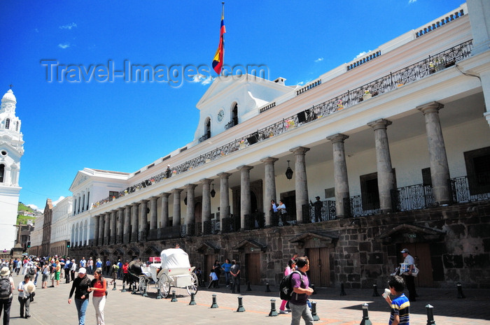 ecuador90: Quito, Ecuador: Plaza Grande / Plaza de la Independencia - Carondelet Palace, home to the president - Government Palace - Palacio de Gobierno - French renaissance and Spanish barroque - photo by M.Torres - (c) Travel-Images.com - Stock Photography agency - Image Bank