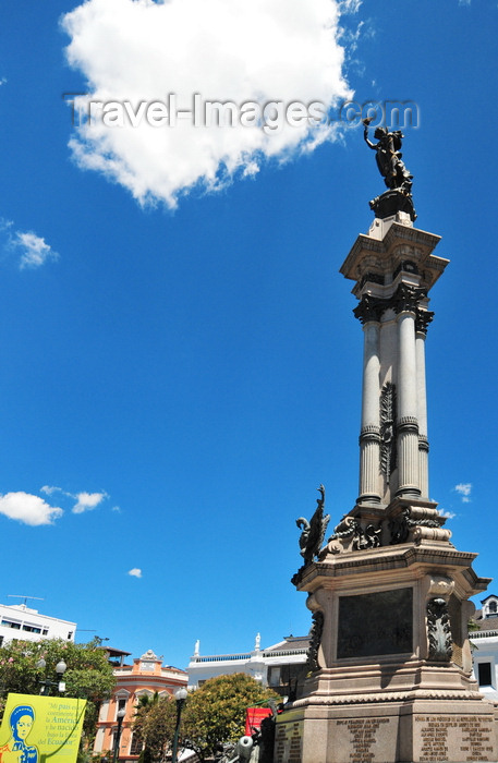 ecuador91: Quito, Ecuador: Plaza Grande / Plaza de la Independencia - Independence Square - bronze and marble liberty monument, built in 1908, marking Ecuador's independence from Spain - designed by Lorenzo and Francesco Durini and made in Italy by Adriatico Froli - photo by M.Torres - (c) Travel-Images.com - Stock Photography agency - Image Bank