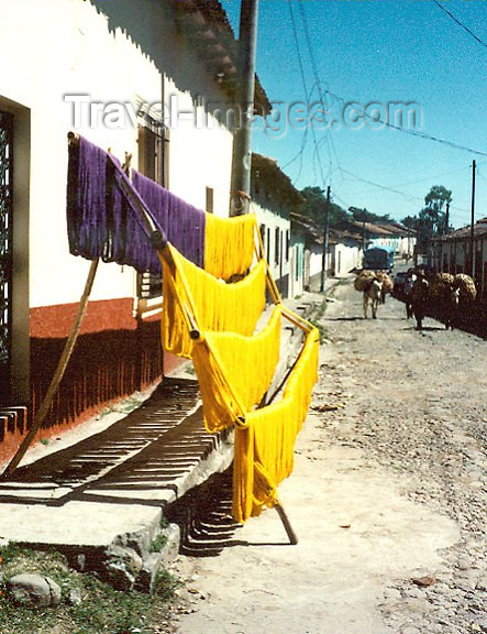 el-salvador16: El Salvador - drying the dyed yarn - textiles - photo by G.Frysinger - (c) Travel-Images.com - Stock Photography agency - Image Bank