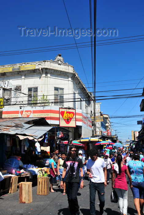 el-salvador21: San Salvador, El Salvador, Central America: street scene on Calle Arce - photo by M.Torres - (c) Travel-Images.com - Stock Photography agency - Image Bank