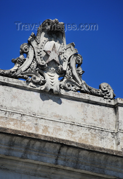 el-salvador22: San Salvador, El Salvador, Central America: star atop a building on Calle Arce - photo by M.Torres - (c) Travel-Images.com - Stock Photography agency - Image Bank