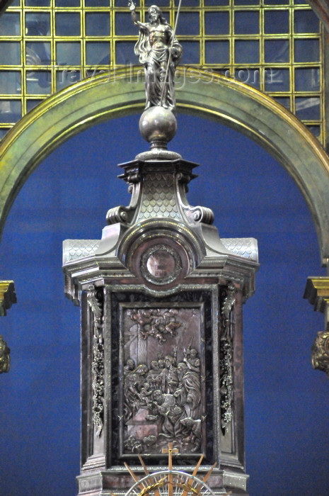 el-salvador27: San Salvador, El Salvador, Central America: Metropolitan Cathedral - altar detail in one of the side chapels - photo by M.Torres - (c) Travel-Images.com - Stock Photography agency - Image Bank