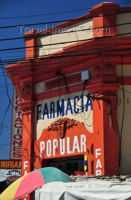 el-salvador46: San Salvador, El Salvador, Central America: pharmacy and cables - 4a calle Poniente - farmacia - photo by M.Torres - (c) Travel-Images.com - Stock Photography agency - Image Bank