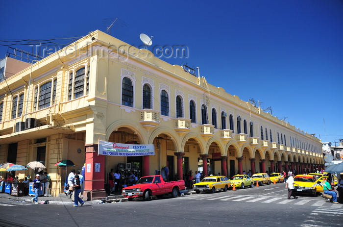 el-salvador47: San Salvador, El Salvador, Central America: Parque Libertad, former Plaza de Armas - the arcade - 'los portales' commercial arcade - photo by M.Torres - (c) Travel-Images.com - Stock Photography agency - Image Bank