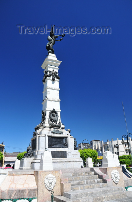 el-salvador53: San Salvador, El Salvador, Central America: Parque Libertad - Liberty monument - the park was created to mark the centenary of 'the Cry for Freedom' - photo by M.Torres - (c) Travel-Images.com - Stock Photography agency - Image Bank