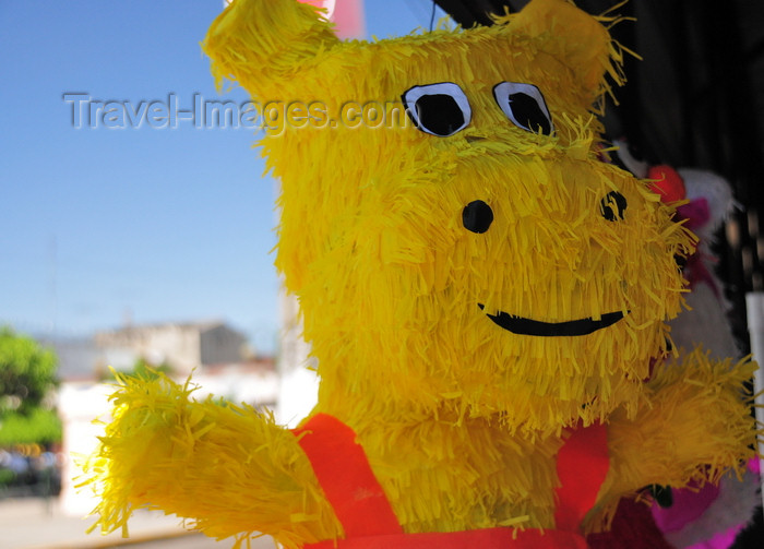 el-salvador59: San Salvador, El Salvador, Central America: Parque Libertad - toy in a shop - photo by M.Torres - (c) Travel-Images.com - Stock Photography agency - Image Bank