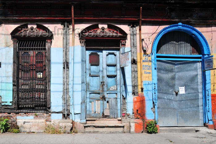 el-salvador60: San Salvador, El Salvador, Central America: old façade at 6a calle oriente, near La Merced church - photo by M.Torres - (c) Travel-Images.com - Stock Photography agency - Image Bank