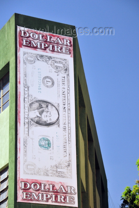 el-salvador67: San Salvador, El Salvador, Central America: Dollar empire shop - giant one dollar bill at 6a calle poniente - photo by M.Torres - (c) Travel-Images.com - Stock Photography agency - Image Bank