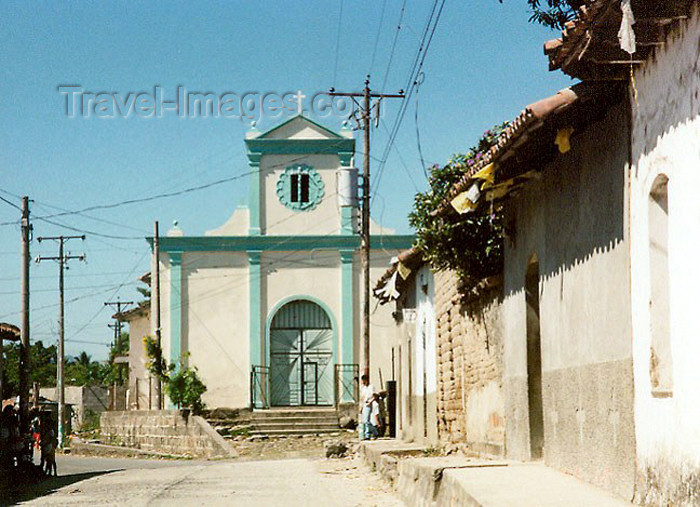 el-salvador8: El Salvador - Ilobasco: street and colonial church - photo by G.Frysinger - (c) Travel-Images.com - Stock Photography agency - Image Bank