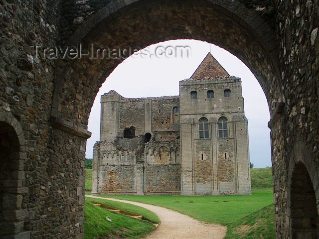 england102: Norfolk county: 12th century Norman castle - from the Gatehouse - photo by F.Hoskin - (c) Travel-Images.com - Stock Photography agency - Image Bank