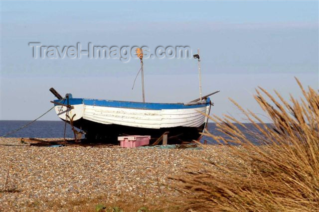 england103: Suffolk, East England: an old fishing boat on the coast - photo by F.Hoskin - (c) Travel-Images.com - Stock Photography agency - Image Bank