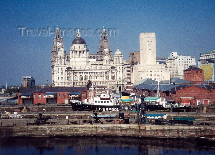 england120: England (UK) - England - Liverpool / LPL (Merseyside): waterfront area - Cunard Lines building in the background - Pier Head - Unesco world heritage site - photo by M.Torres - (c) Travel-Images.com - Stock Photography agency - Image Bank