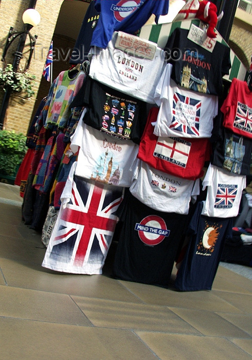 england132: London, England: T-shirt stall - photo by K.White - (c) Travel-Images.com - Stock Photography agency - Image Bank