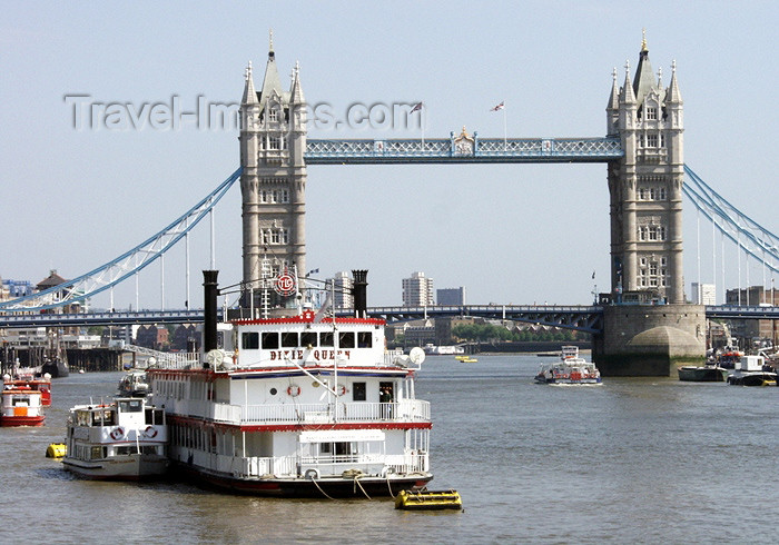 england150: London: Dixie Queen - Mississippi on the Thames - Tower Bridge - photo by K.White - (c) Travel-Images.com - Stock Photography agency - Image Bank