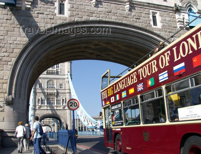 england154: London: tour bus entering Tower bridge - photo by K.White - (c) Travel-Images.com - Stock Photography agency - Image Bank