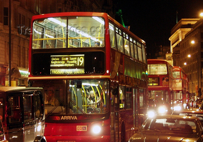 england156: London: double-decker buses - night (photo by K.White) - (c) Travel-Images.com - Stock Photography agency - Image Bank