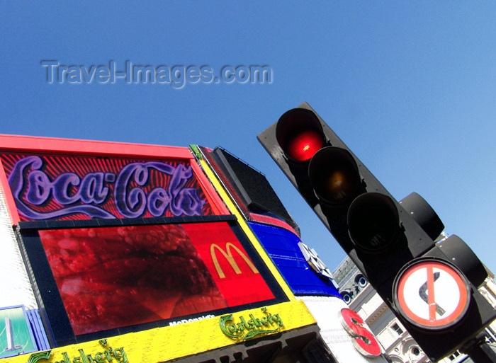 england167: London, England: Piccadilly circus - traffic lights - photo by K.White - (c) Travel-Images.com - Stock Photography agency - Image Bank