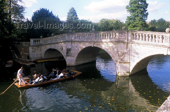 england175: England (UK) - Cambridge  (Cambridgeshire): Cambridge: punting on the river Cam - bridge - photo by A.Sen - (c) Travel-Images.com - Stock Photography agency - Image Bank