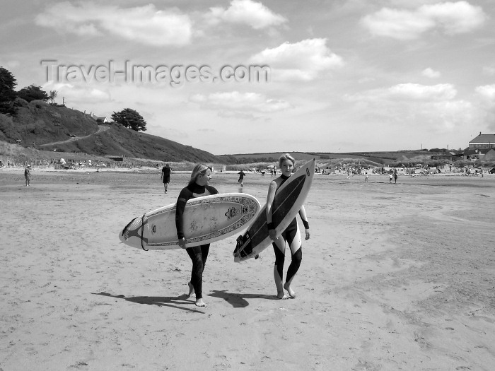 england184: England - Pholdu cove - Cornwall: surfers with full gear (photo by Chloe Severn) - (c) Travel-Images.com - Stock Photography agency - Image Bank