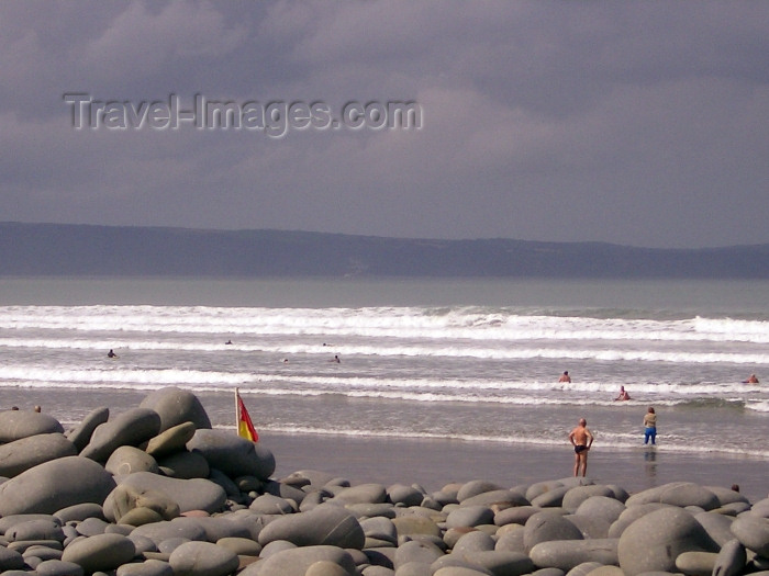 england186: England - Cornwall: beach scene (photo by Chloe Severn) - (c) Travel-Images.com - Stock Photography agency - Image Bank