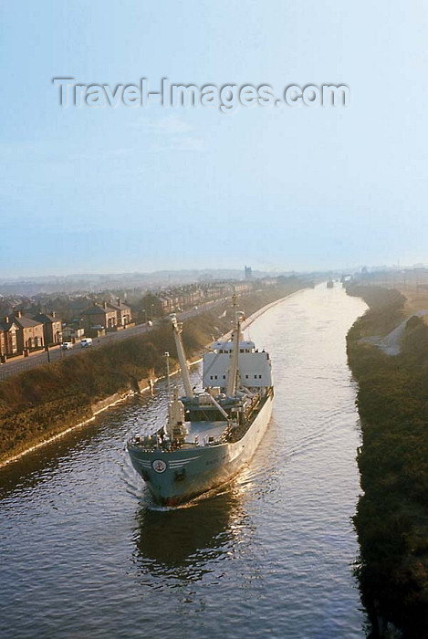 england195: Warrington, Cheshire, England, UK: Manchester Ship Canal - the 'Big Ditch' allows navigation from Salford till the Irish sea, using the Irwell and Mersey rivers - photo by D.Jackson - (c) Travel-Images.com - Stock Photography agency - Image Bank