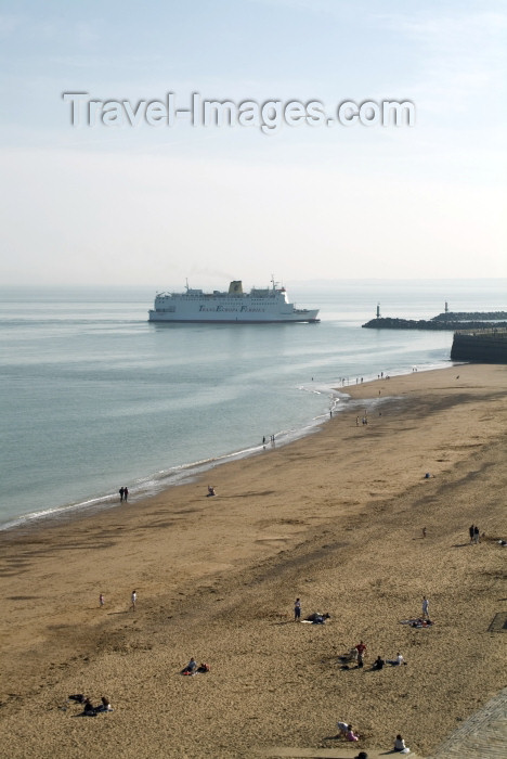 england202: England (UK) - Ramsgate (Kent): the Primrose approaches the port - channel ferry - Trans Europa Ferries - Isle of Thanet - photo by K.White - (c) Travel-Images.com - Stock Photography agency - Image Bank