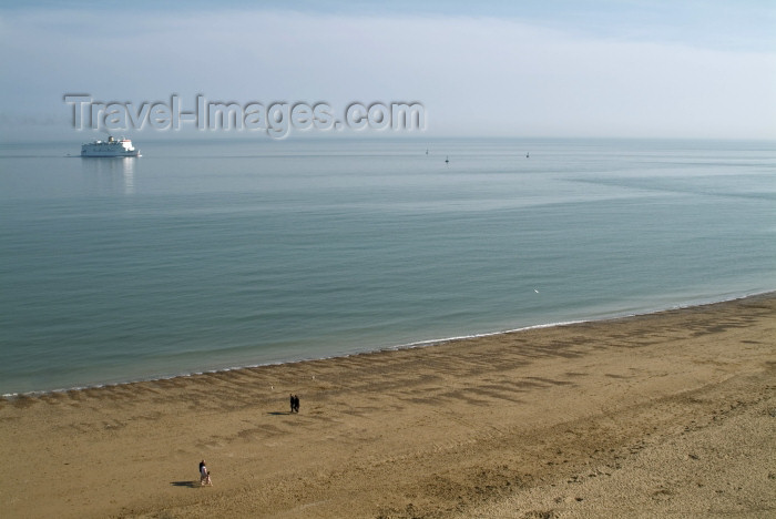 england203: England (UK) - Ramsgate (Kent): beach and ferry - Trans Europa Ferries - Primrose - Isle of Thanet - photo by K.White - (c) Travel-Images.com - Stock Photography agency - Image Bank