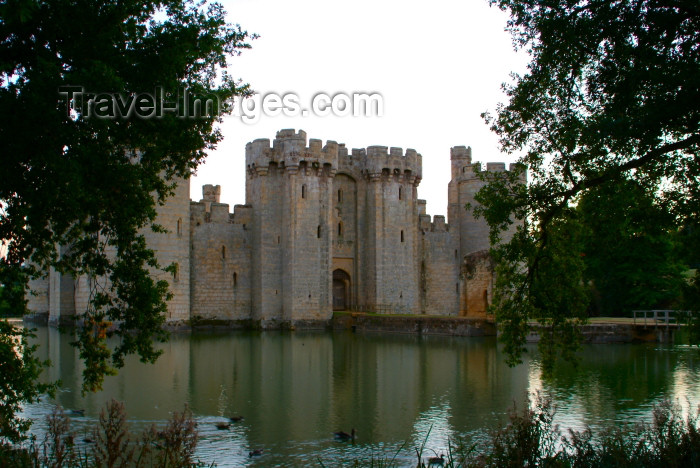 england204: Robertsbridge, East Sussex, South Eeast England, UK: Bodiam castle and the moat - photo by K.White - (c) Travel-Images.com - Stock Photography agency - Image Bank