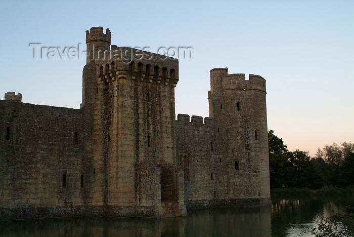 england205: Robertsbridge, East Sussex, South Eeast England, UK: Bodiam castle, built in 1385 by Sir Edward Dalyngrigge - photo by K.White - (c) Travel-Images.com - Stock Photography agency - Image Bank