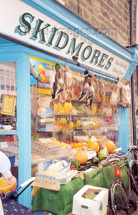 england22: Bakewell - Peak District, Derbyshire, England (UK): groceries and game - Skidmores - Matlock Street - photo by M.Torres - (c) Travel-Images.com - Stock Photography agency - Image Bank