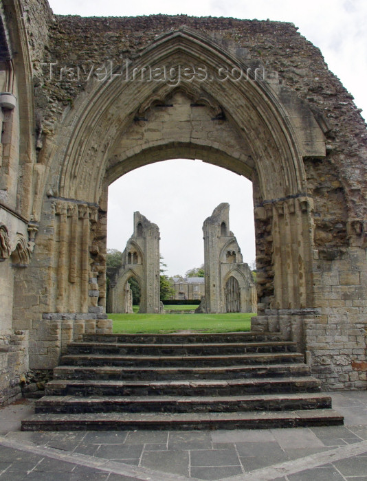 england234: England - Glastonbury Abbey (Somerset): arch (photo by Kevin White) - (c) Travel-Images.com - Stock Photography agency - Image Bank