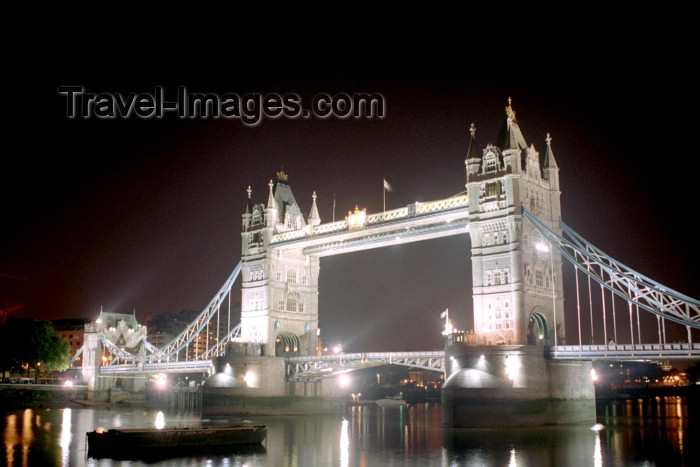 england243: London: Tower bridge and the Thames River - nocturnal - photo by M.Bergsma - (c) Travel-Images.com - Stock Photography agency - Image Bank