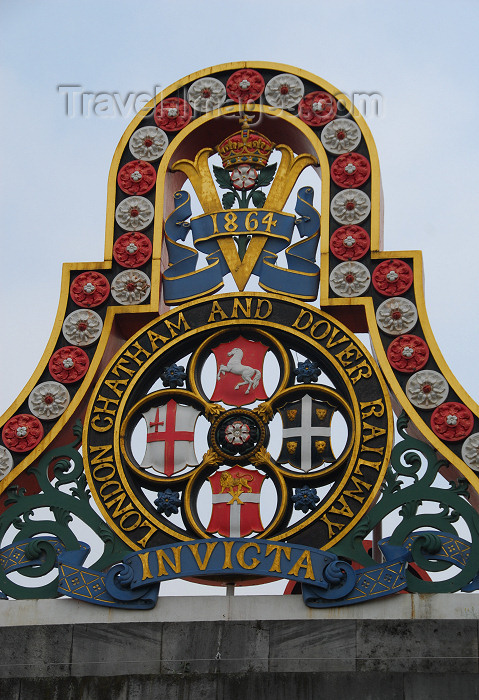 england248: London: invicta - London Chatham and Dover Railway sign - remains of the old Blackfriars Railway Bridge - photo by M.Torres - (c) Travel-Images.com - Stock Photography agency - Image Bank