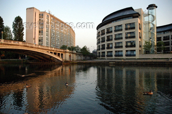 england277: England (UK) - Reading (Berkshire): from the river - photo by T.Marshall - (c) Travel-Images.com - Stock Photography agency - Image Bank