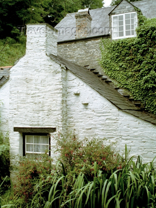 england285: England - Boscastle (Cornwall): Cornish cottage - chimney (photo by T.Marshall) - (c) Travel-Images.com - Stock Photography agency - Image Bank