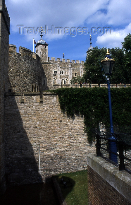 england326: London: tower of London - lamp and walls - London Borough of Tower Hamlets - UNESCO World Heritage Site - photo by T.Brown - (c) Travel-Images.com - Stock Photography agency - Image Bank