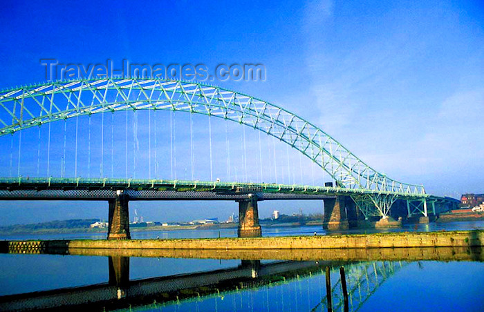 england346: UK - England - Runcorn: Runcorn-Widnes Road Bridge - The Silver Jubilee Bridge - seen from the Promenade - photo by D.Jackson - (c) Travel-Images.com - Stock Photography agency - Image Bank