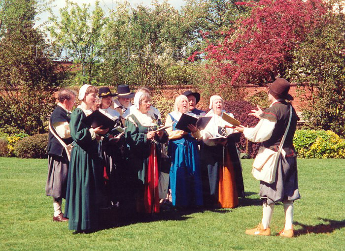 england35: England (UK) - Stratford-upon-Avon (Warwick county): choral Music in the park - photo by M.Torres - (c) Travel-Images.com - Stock Photography agency - Image Bank