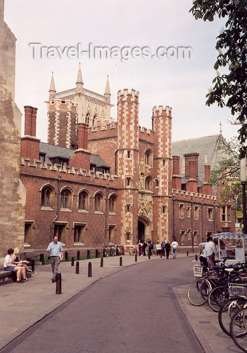 england37: England (UK) - Cambridge  (Cambridgeshire): St John's College - St John's Street - street scene - photo by M.Torres - (c) Travel-Images.com - Stock Photography agency - Image Bank