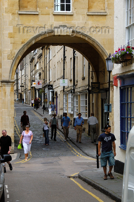 england377: England - Bath (Somerset county - Avon): street Scene - arch - photo by C. McEachern - (c) Travel-Images.com - Stock Photography agency - Image Bank