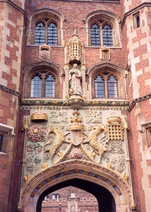england38: England (UK) - Cambridge  (Cambridgeshire): gatehouse - gate decoration - St John's College - photo by M.Torres - (c) Travel-Images.com - Stock Photography agency - Image Bank