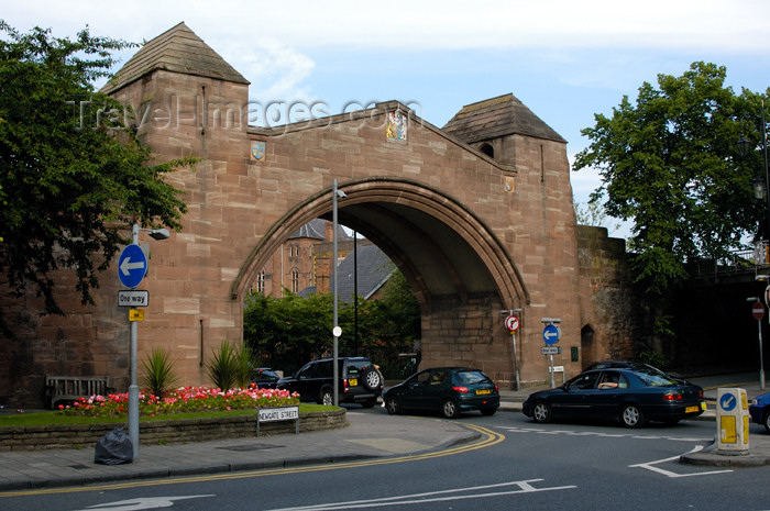 england391: Chester (Cheshire): Newgate, part of the wall surrounding the City - photo by C.McEachern - (c) Travel-Images.com - Stock Photography agency - Image Bank