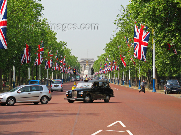 england403: England - London: the Mall - photo by D.Hicks - (c) Travel-Images.com - Stock Photography agency - Image Bank