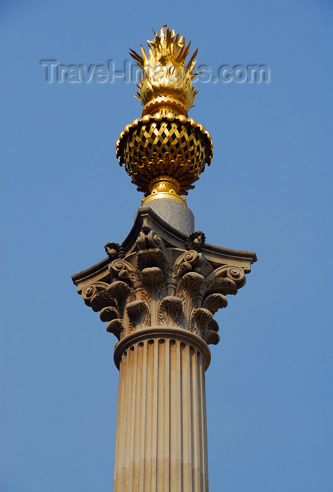 england415: London, England: Paternoster Square Column - Corinthian column of Portland stone topped by a gold leaf covered flaming copper urn - designed by Whitfield Partners - City - photo by M.Torres - (c) Travel-Images.com - Stock Photography agency - Image Bank