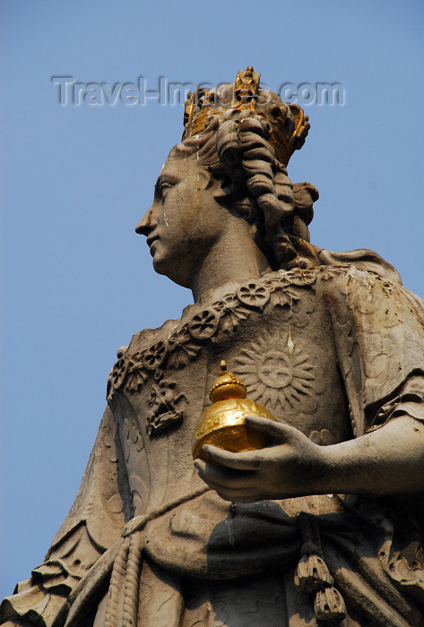 england416: London, England: statue of Queen Anne - orb - St Paul's churchyard - City - photo by M.Torres - (c) Travel-Images.com - Stock Photography agency - Image Bank