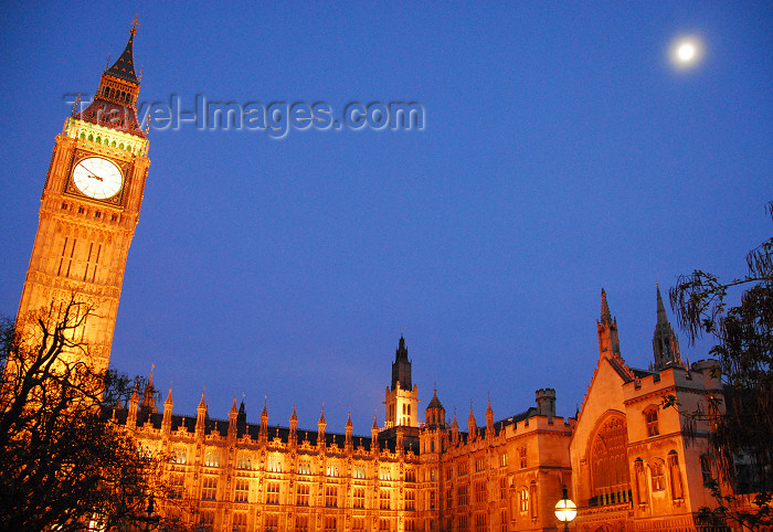 england440: London: Houses of Parliament and the moon - western façade - St Margaret's street - photo by  M.Torres / Travel-Images.com - (c) Travel-Images.com - Stock Photography agency - Image Bank