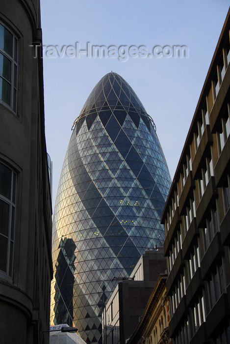 england447: London: the Gherkin seen from Billiter street - Swiss Re - City of London - photo by M.Torres - (c) Travel-Images.com - Stock Photography agency - Image Bank