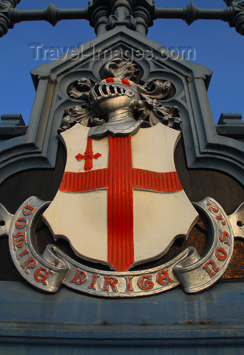 england463: London: Tower bridge - London coat of arms - photo by M.Torres - (c) Travel-Images.com - Stock Photography agency - Image Bank