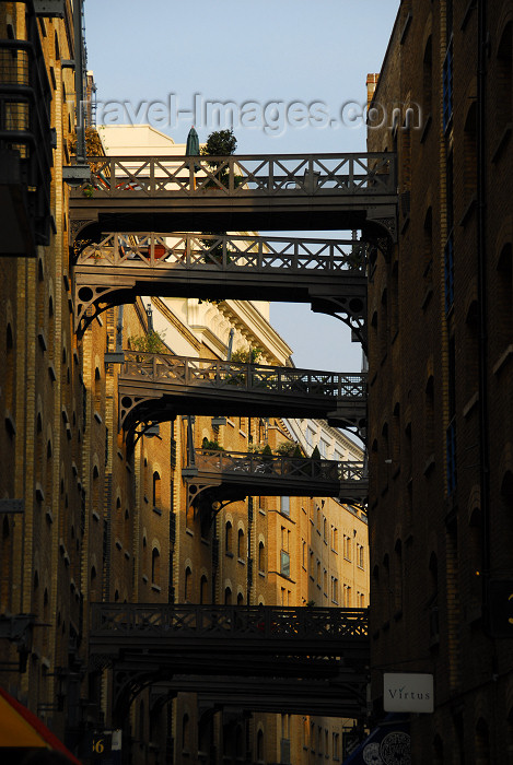 england467: London: bridges on Shad Thames street - south bank - photo by M.Torres / Travel-Images.com - (c) Travel-Images.com - Stock Photography agency - Image Bank